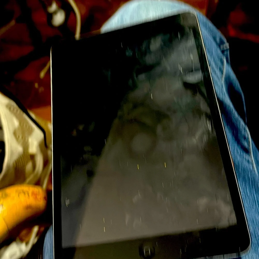 iOS tablet smuggy but good condition will need 1 or 2 updates works great